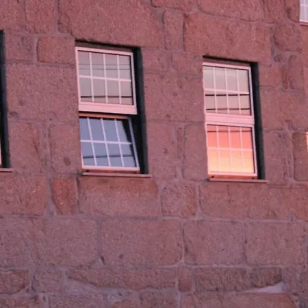 Casa Do Pinheiro * Lagares da Beira