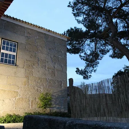 Casa Do Pinheiro Hostal Lagares da Beira