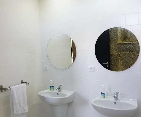 Casa Do Pinheiro * Lagares da Beira