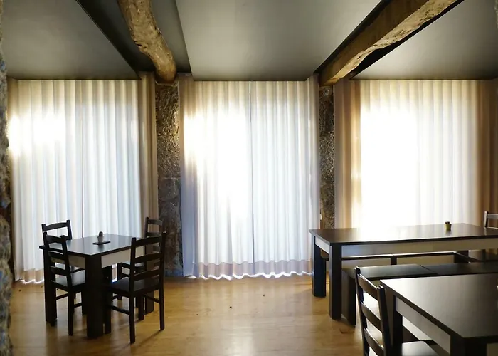 Casa Do Pinheiro * Lagares da Beira